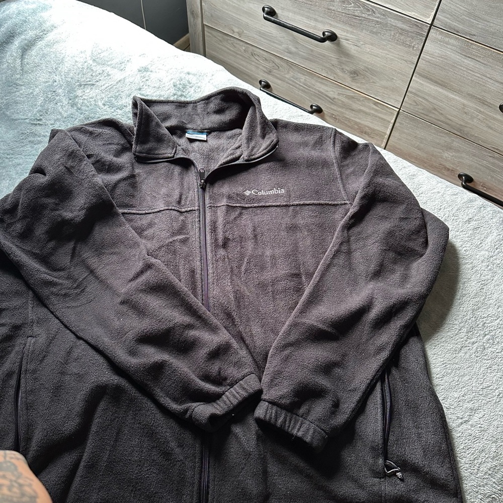 Columbia Black Performance Jacket with Full Zip and Standing Collar